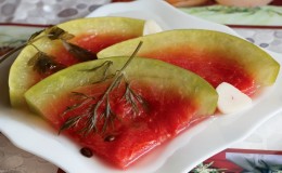 How to prepare tasty and healthy watermelons in your own juice for the winter