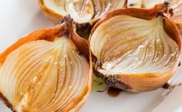 How to cook baked onions to draw out pus and use it correctly
