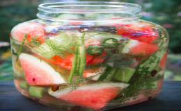 How to prepare delicious watermelons with aspirin for the winter in jars