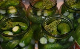 Tasty and simple pickling cucumbers with vinegar for the winter in jars