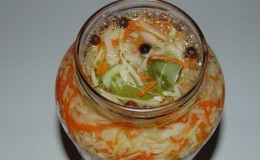 Simple and delicious recipes for salting cabbage in brine with salt and sugar