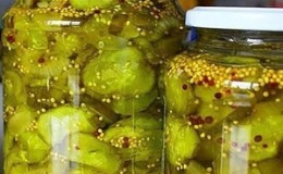 How to prepare delicious pickles with mustard for the winter