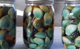 Why does garlic turn green? Practical tips for getting rid of this problem