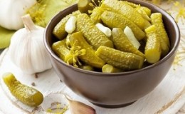 The best recipes for blanks of sweet and sour cucumbers for the winter