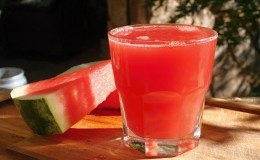 Why is watermelon juice useful and how to cook it properly at home
