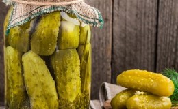 How to prepare crispy pickles for the winter in jars is simple and tasty