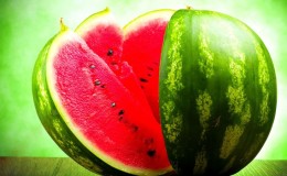 What is the glycemic index of watermelon, and what nutritionists think about it