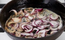 What happens if you fry red onion instead of white and is it possible to do this