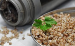 Cooking cereals is easy and simple without cooking: how to steam buckwheat overnight and how is it useful