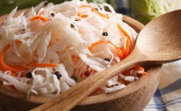 We make a diet for a nursing mother, which will not harm: is it possible to sauerkraut with breastfeeding