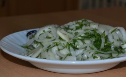 Affordable, quick and tasty ways to make pickled onions for barbecue, herring and salad