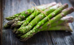 Can asparagus be eaten while breastfeeding and how to cook it properly
