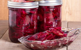 How to cook pickled beets for the winter without sterilization: interesting recipes and instructions for rolling cans
