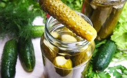 Delicious recipes for the winter: cold pickled cucumbers in jars