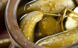 Sauerkraut recipes: in jars under an iron lid like barrels