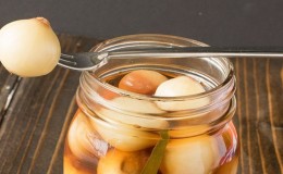 Delicious recipes for the winter: pickled onions without sterilization