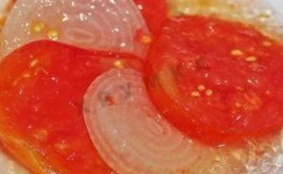 Cooking tomatoes in jelly for the winter