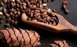 Why are pine nuts useful for women?