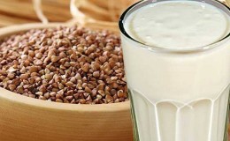 Why is it useful to eat raw buckwheat with kefir in the morning on an empty stomach?
