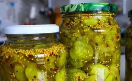 The best recipes for cooking cucumbers with mustard for the winter in jars in a cold way