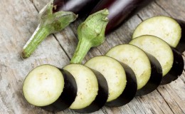 What to do to prevent the eggplant from being bitter and is it possible to eat bitter fruits