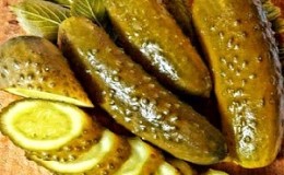Crispy cucumbers for the winter without sterilization: salting methods