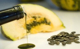 The benefits of pumpkin seed oil for women: choose and apply correctly for maximum effect