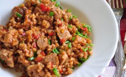 Is it possible to lose weight on buckwheat with meat and what is its calorie content