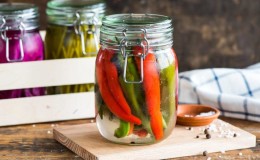 How to cook delicious pickled hot peppers for the winter: the best recipes from experienced housewives
