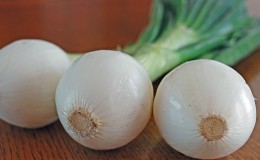 What can you use white onions for?