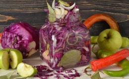Sauerkraut recipes with various ingredients