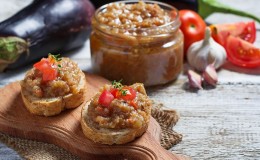 The best recipes for the winter without sterilization: eggplant caviar.