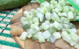 How to freeze fresh cucumbers in the freezer for the winter: step by step instructions from preparing vegetables to defrosting them