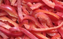 How to freeze bell peppers for the winter: we make useful preparations for delicious dishes
