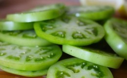 Is it possible to eat green tomatoes: benefits and harms for the human body, fresh and salted