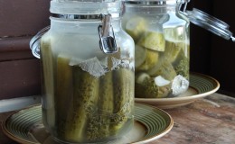 Why mold could appear on pickles and what to do about it