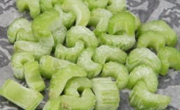 How to freeze celery for the winter and is it possible to preserve the beneficial properties