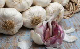 A selection of the best methods for preserving garlic at home for the whole winter