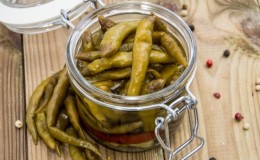 How to cook a hot appetizer with your own hands: recipes for hot sauerkraut for the winter