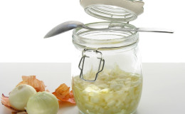 The best ways to juice onions without shedding tears