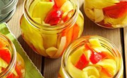 How to cook Ratunda pepper with honey for the winter: preservation recipes in tomato sauce, oil and marinades