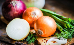 Can I eat onions while breastfeeding?