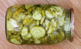 Features of pickling large cucumbers