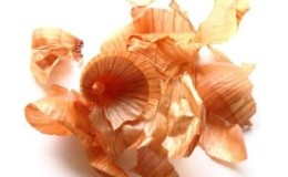 How to cure 100 diseases: the use of onion peels in traditional medicine