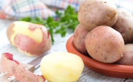Mid-early table potato variety