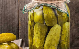 Winter delicacy in cans: delicious, crispy, pickles with vodka