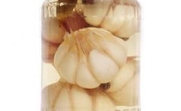 How to cook pickled garlic for the winter with cloves: top 15 easiest and most delicious recipes