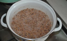 What water to throw buckwheat into: boiling or cold