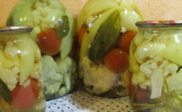 The most delicious assorted recipes with cauliflower, cucumbers and tomatoes for the winter