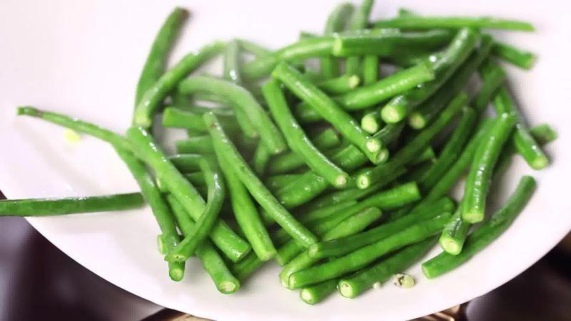 Why are asparagus beans useful, how to grow and cook them correctly
